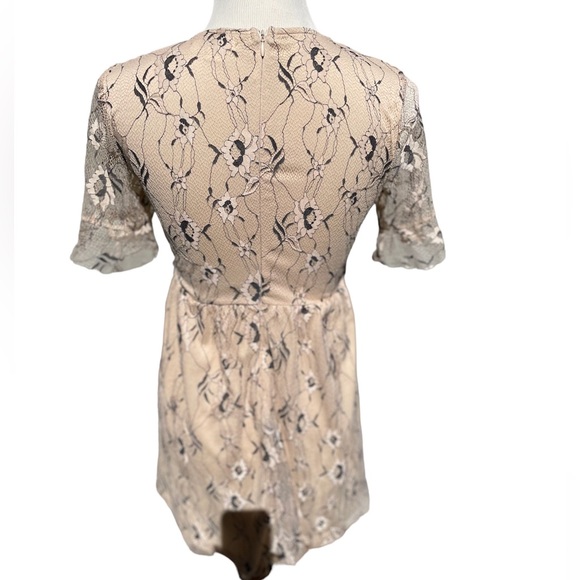Francesca’s Mocha Lacey Floral Mini Dress Size X-small - Picture 2 of 7